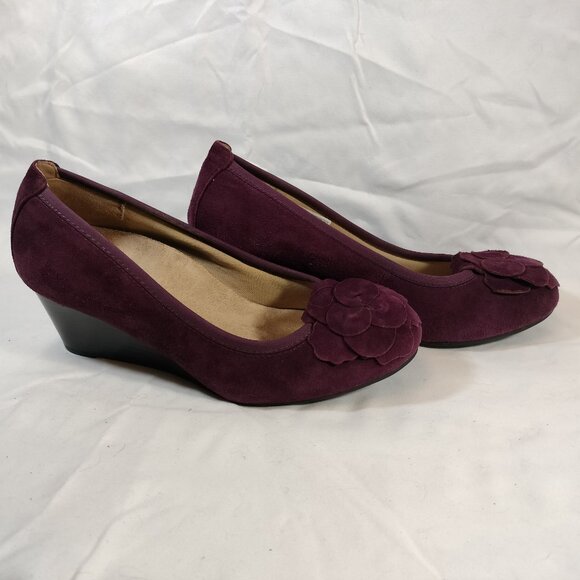 VIONIC Purple Suede Wedges with Flower Embellishment - Picture 4 of 8